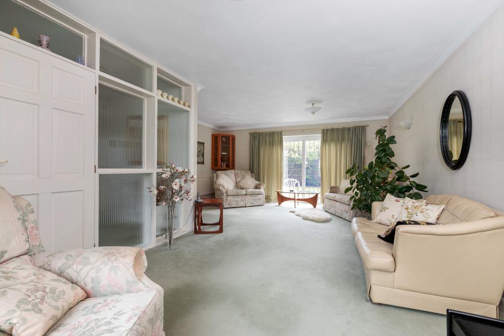 Lot: 106 - DETACHED FOUR-BEDROOM HOUSE FOR REPAIR -